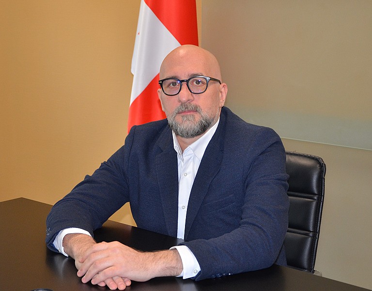 სახელი გვარი